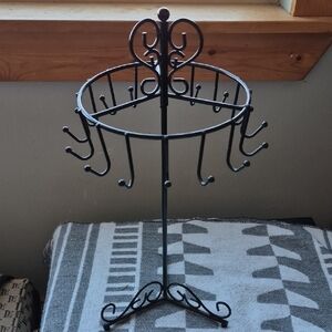 Chic Black Metal Jewelry Stand